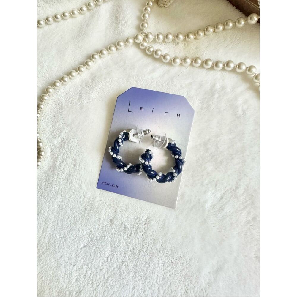 Dark blue and white faux pearl twisted Leith hoop earrings